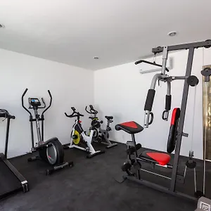 https://luxury-apartment-3.quintano-roohotels.com